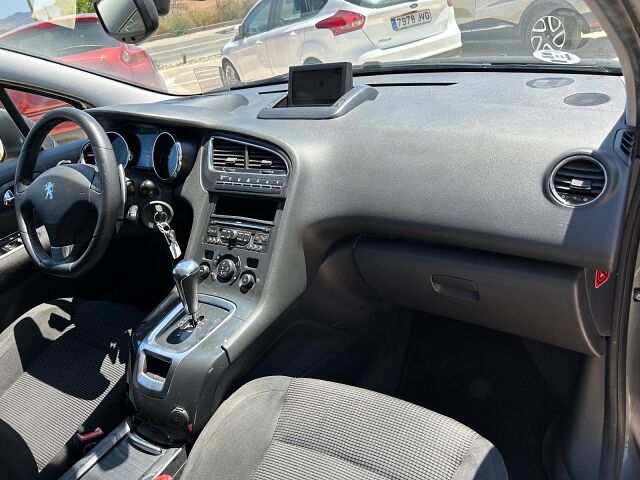 PEUGEOT 5008 SPORT PACK 1.6 E-HDI AUTO SPANISH LHD IN SPAIN 125K 5 SEATS SUPERB 2012
